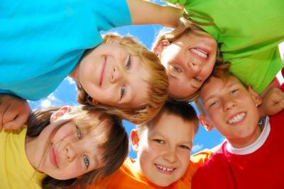 b2ap3_thumbnail_nios-felices-grupo.jpg